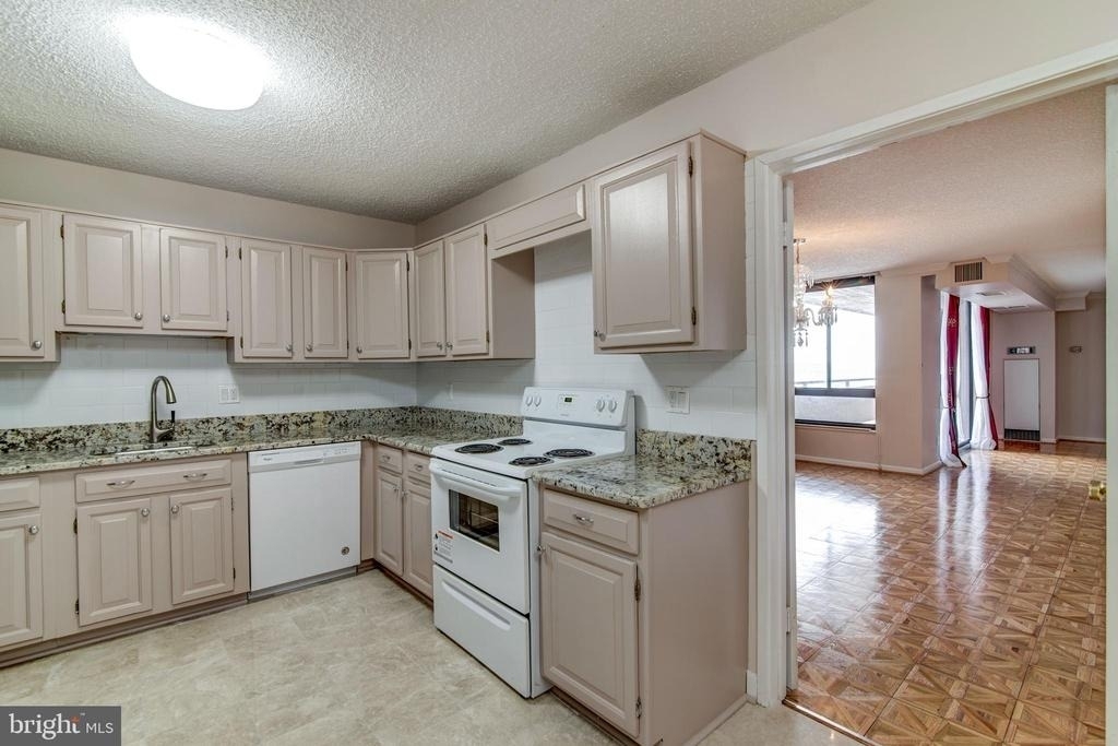 1800 Old Meadow Road - Photo 5