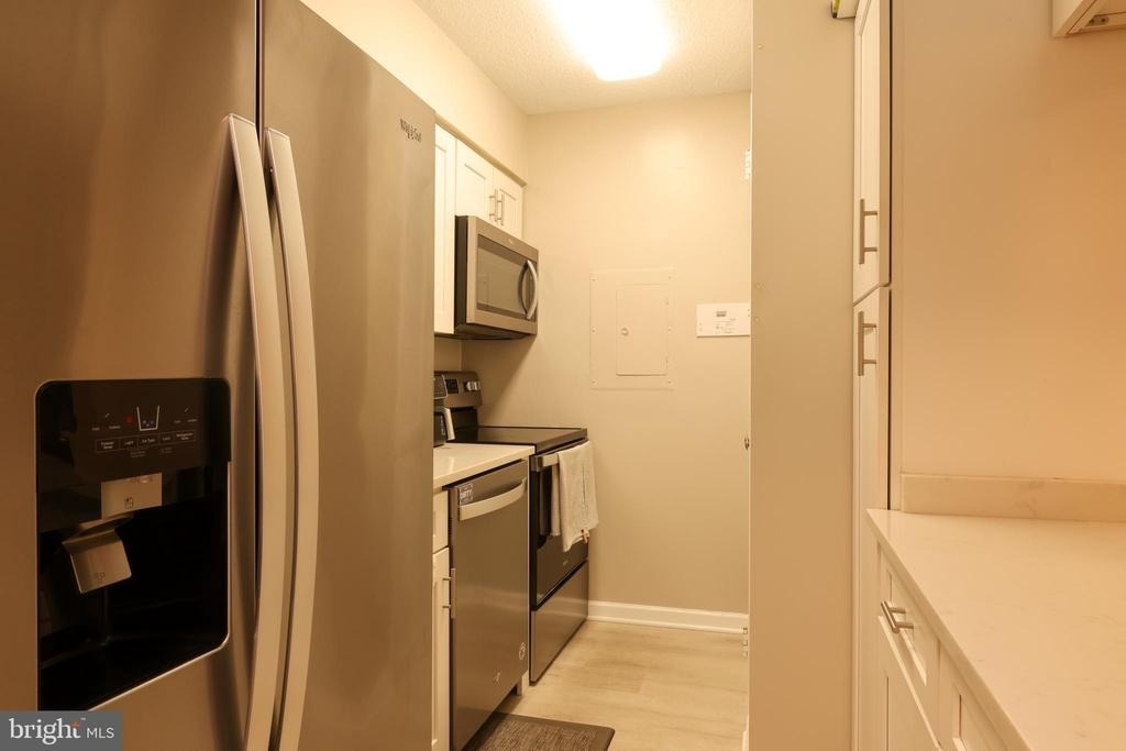 1808 Old Meadow Road - Photo 5