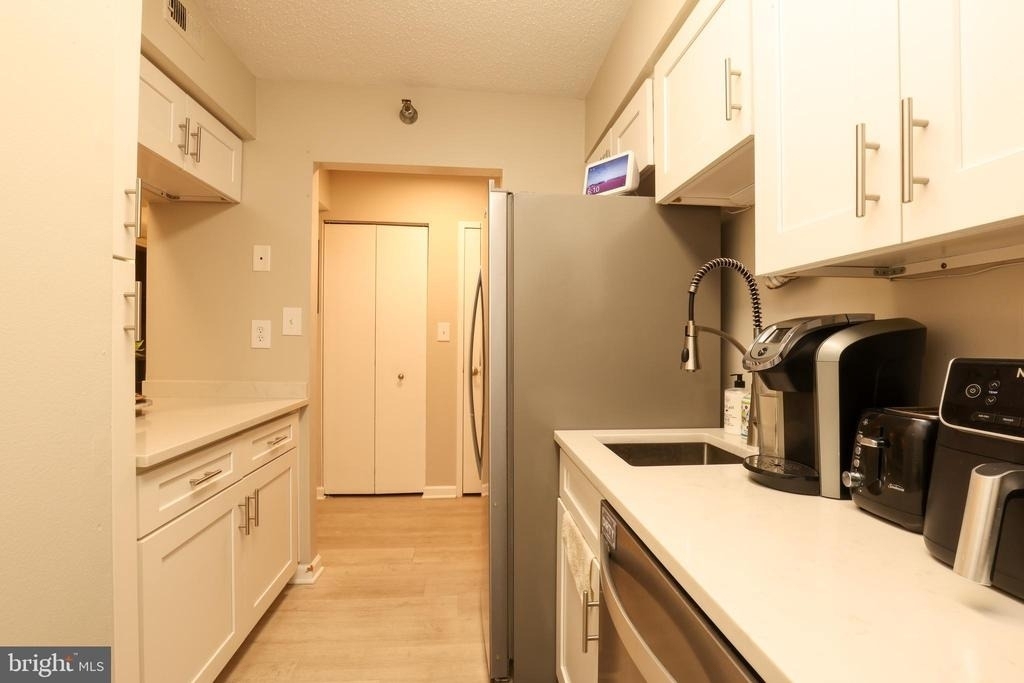 1808 Old Meadow Road - Photo 6