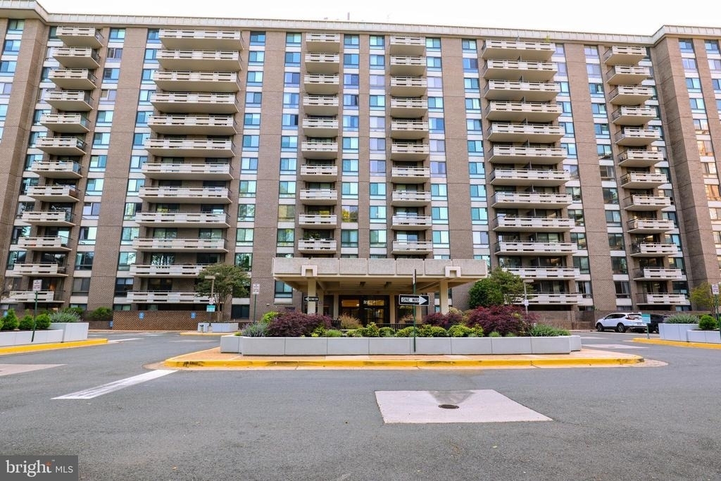 1808 Old Meadow Road - Photo 0