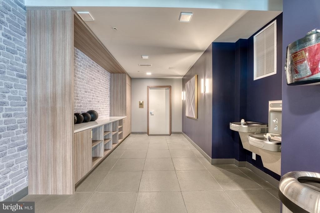 635 Slaters Lane - Photo 30