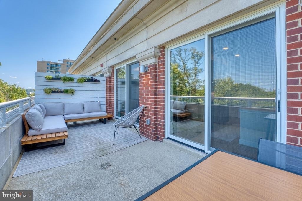635 Slaters Lane - Photo 18