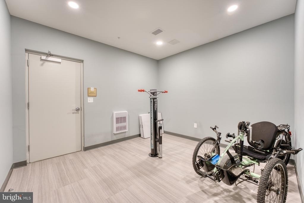 635 Slaters Lane - Photo 32
