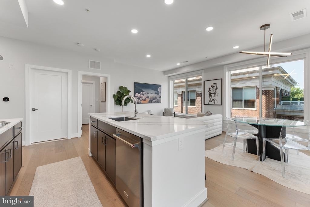635 Slaters Lane - Photo 5
