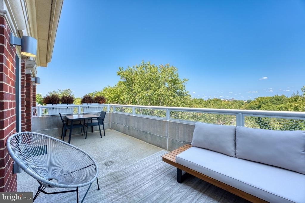 635 Slaters Lane - Photo 16