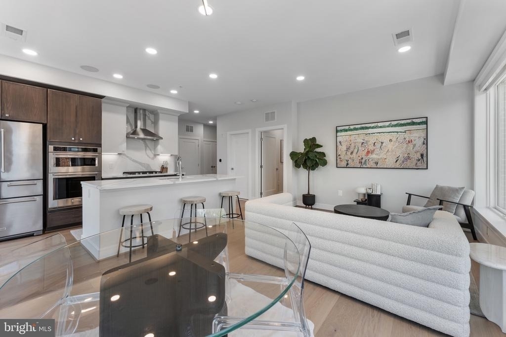 635 Slaters Lane - Photo 4