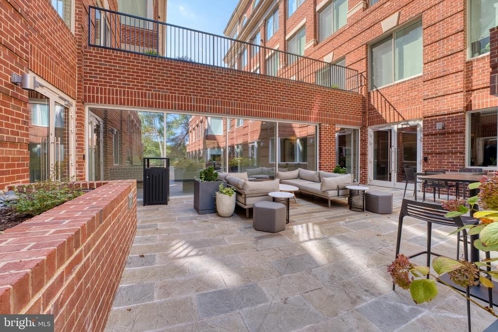 635 Slaters Lane - Photo 39