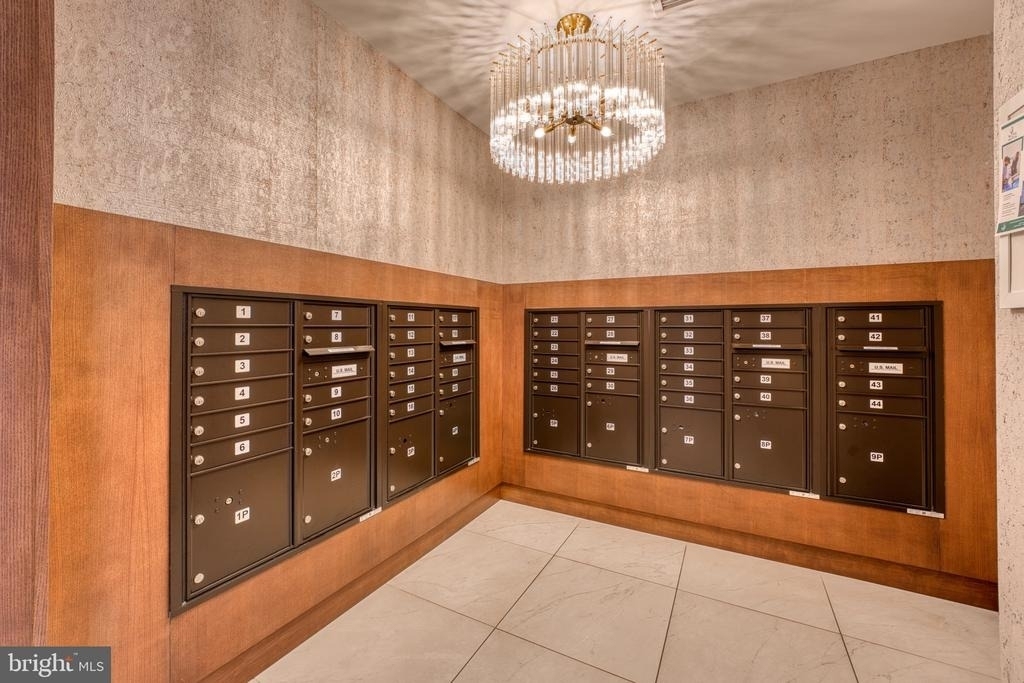 635 Slaters Lane - Photo 40