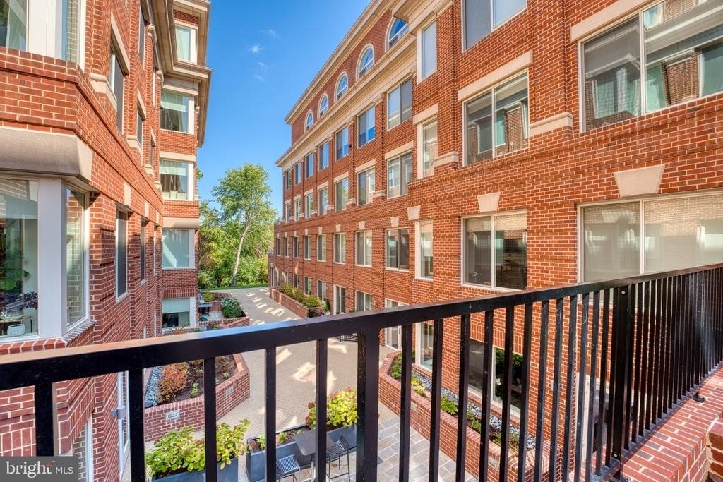 635 Slaters Lane - Photo 37