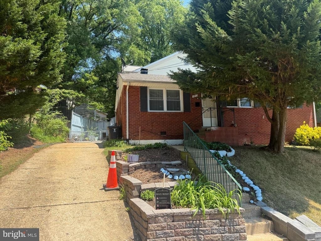 1813 S Stafford Street - Photo 1