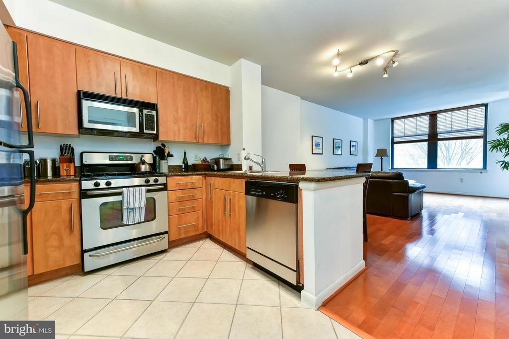 1021 Garfield Street N - Photo 13