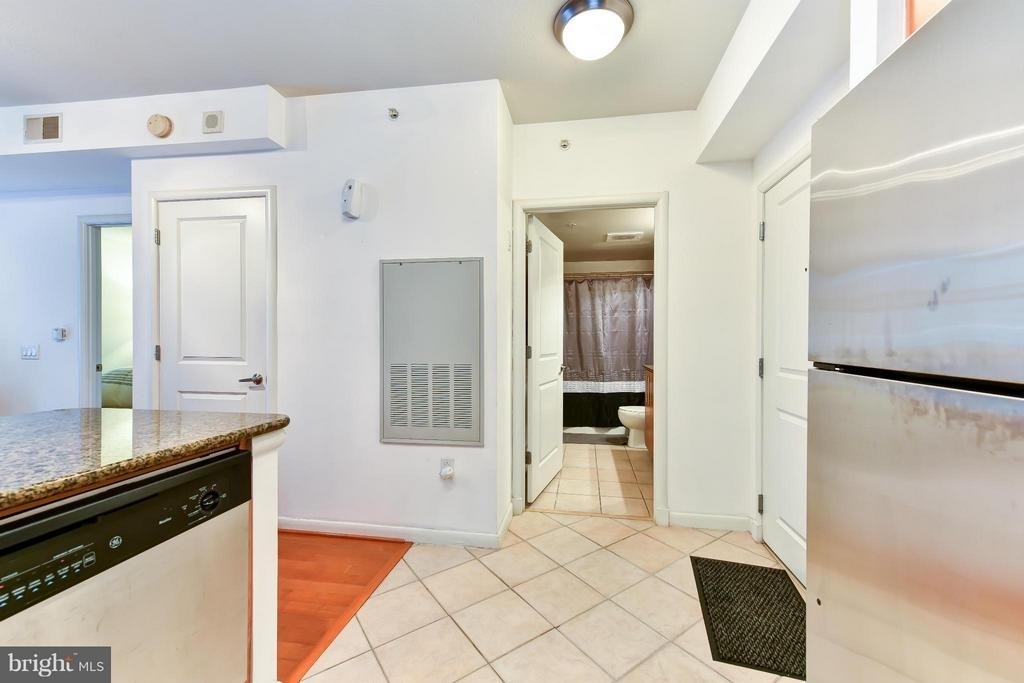 1021 Garfield Street N - Photo 6
