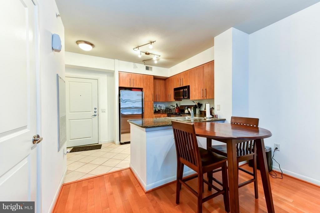 1021 Garfield Street N - Photo 11