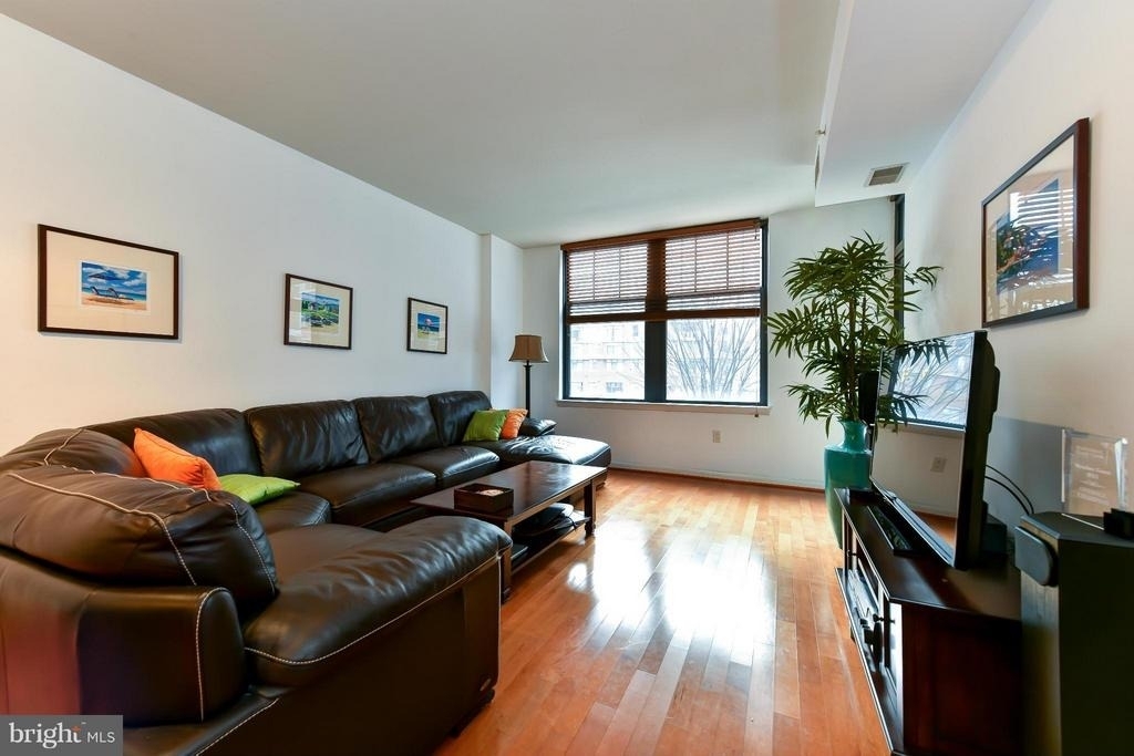 1021 Garfield Street N - Photo 8