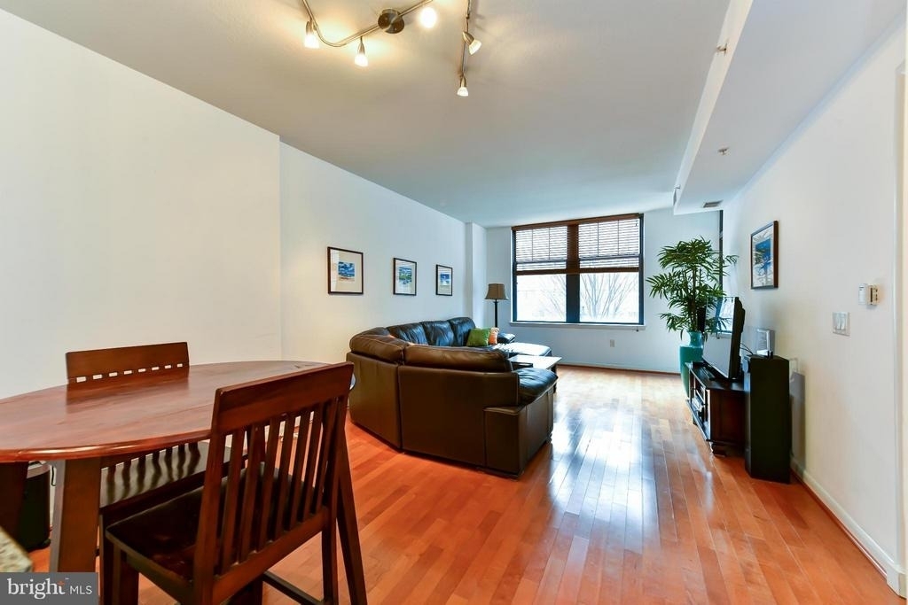 1021 Garfield Street N - Photo 7