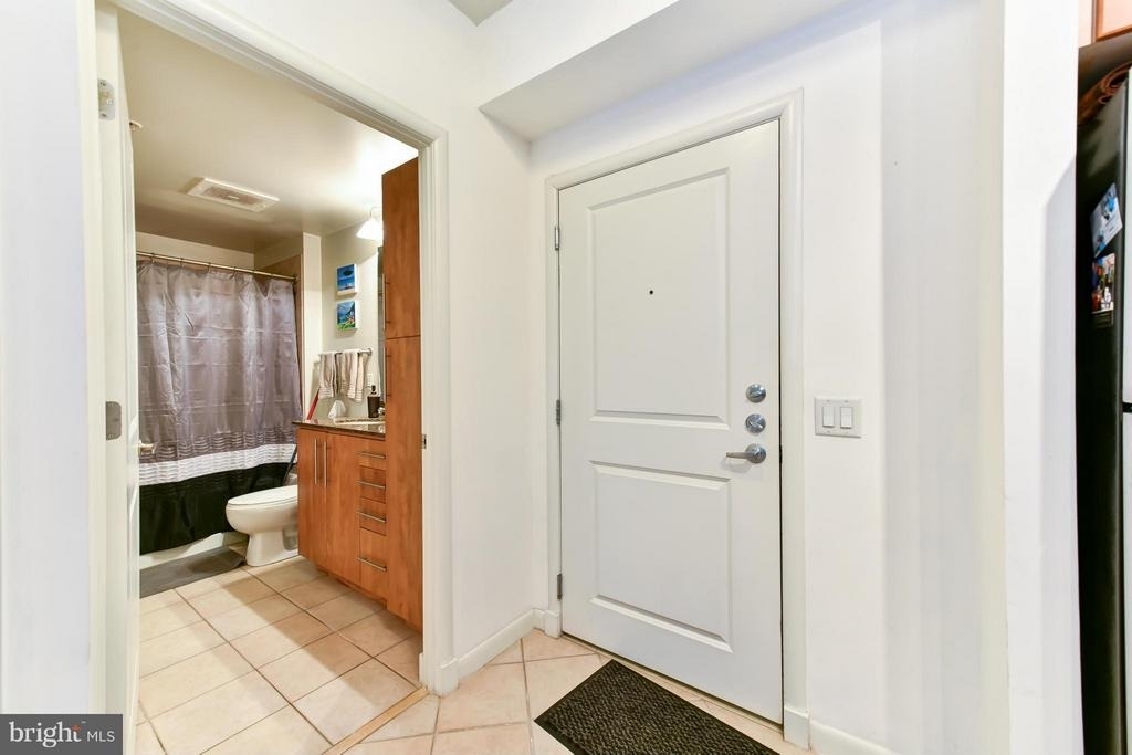 1021 Garfield Street N - Photo 5