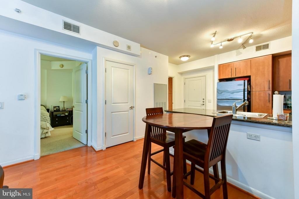 1021 Garfield Street N - Photo 10