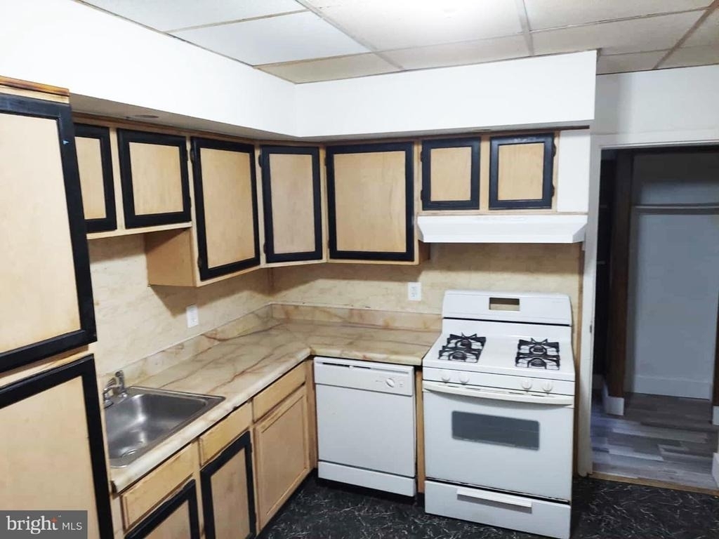 659 E Clearfield Street - Photo 3