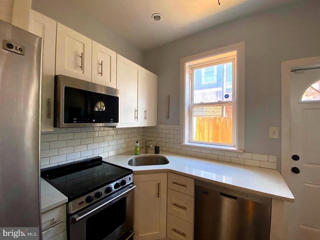 1457 N Corlies Street - Photo 11