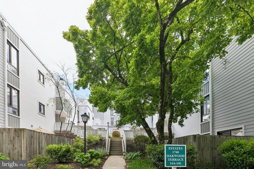 1740 Oakwood Terrace - Photo 29