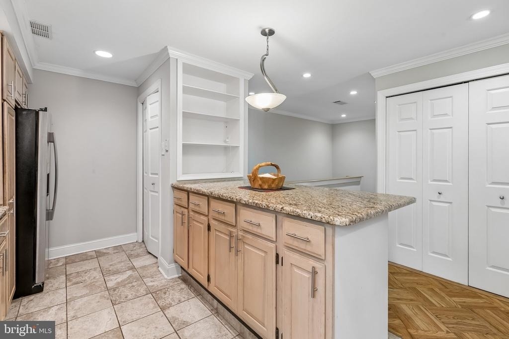 1740 Oakwood Terrace - Photo 4