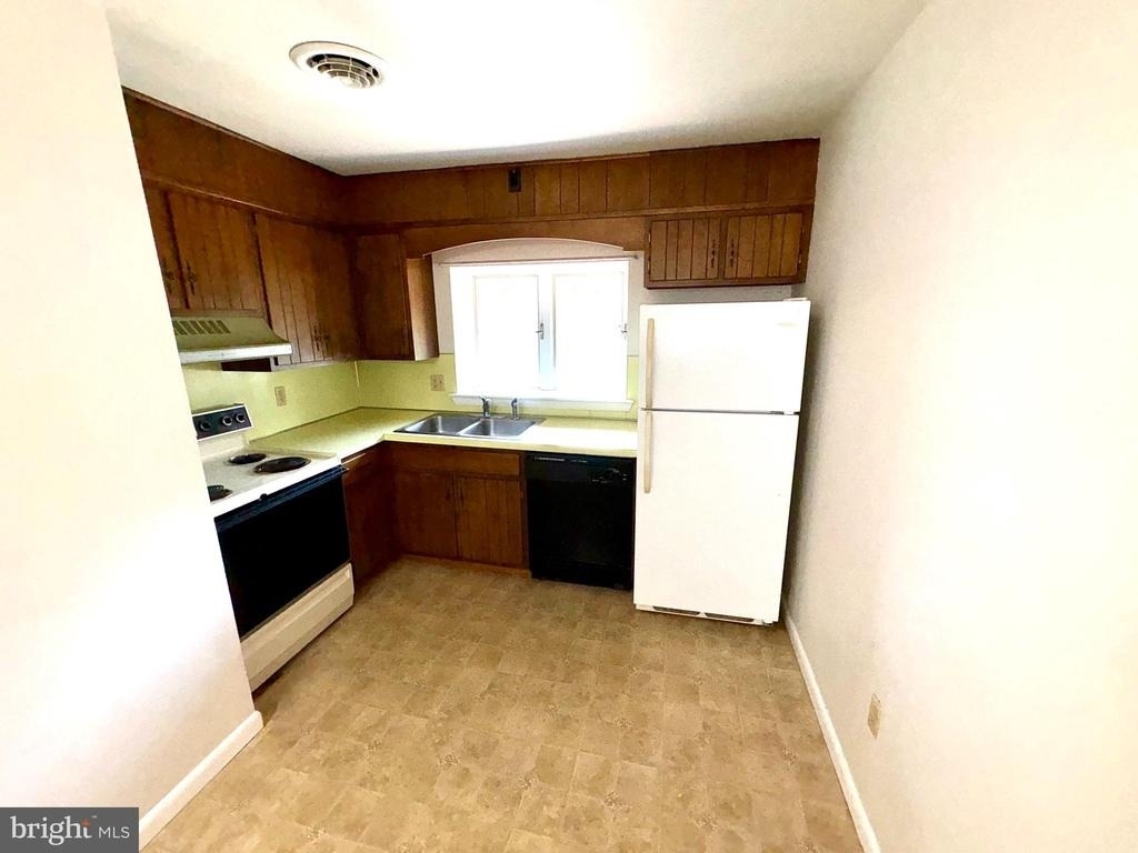 491 Church Avenue - Photo 4