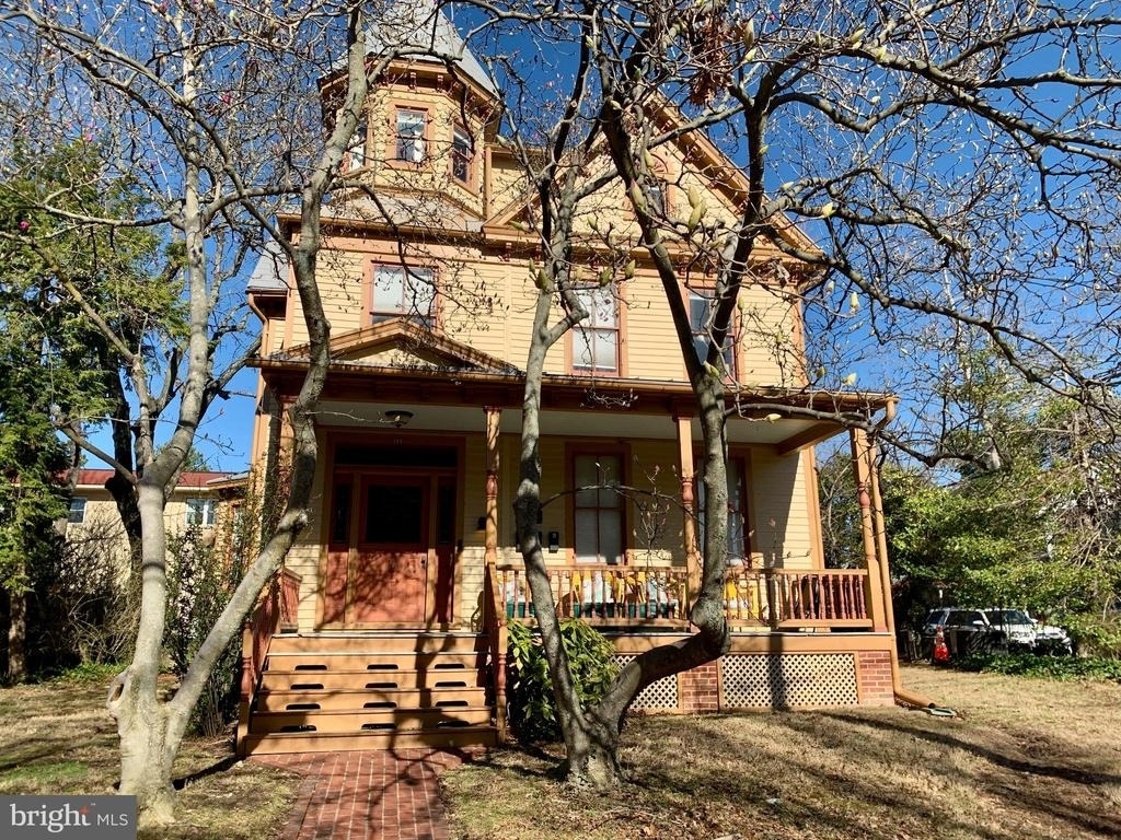 128 N Queen Street - Photo 0