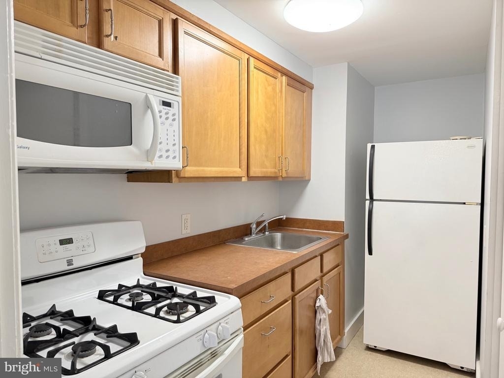 128 N Queen Street - Photo 7