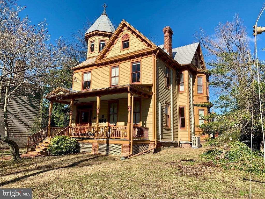 128 N Queen Street - Photo 1