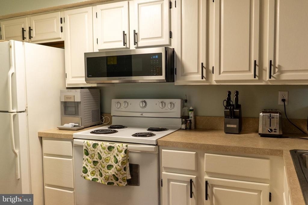 800 Stratford Way - Photo 1