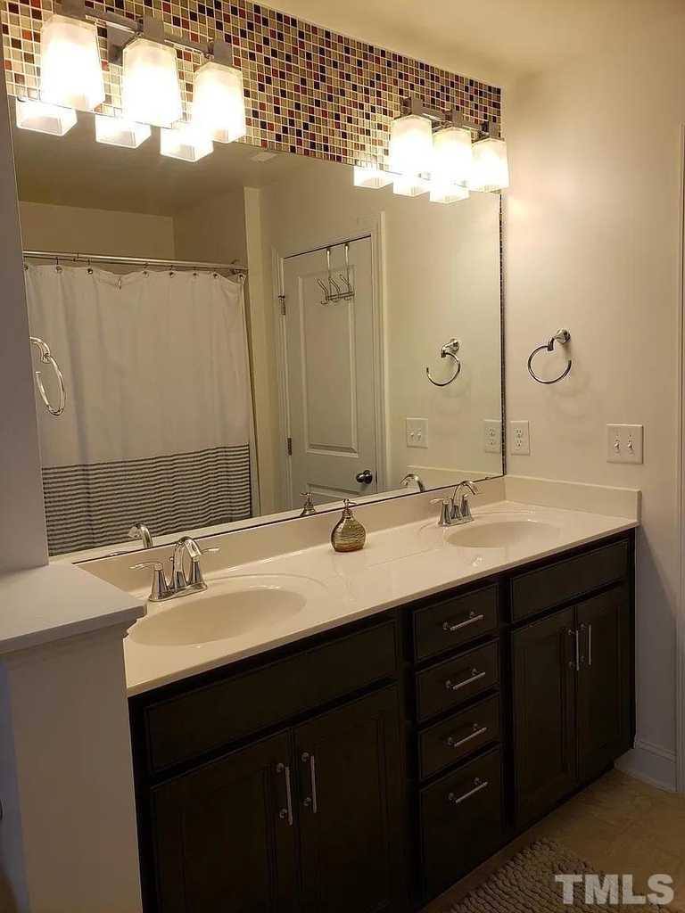 419 Alamosa Place - Photo 14