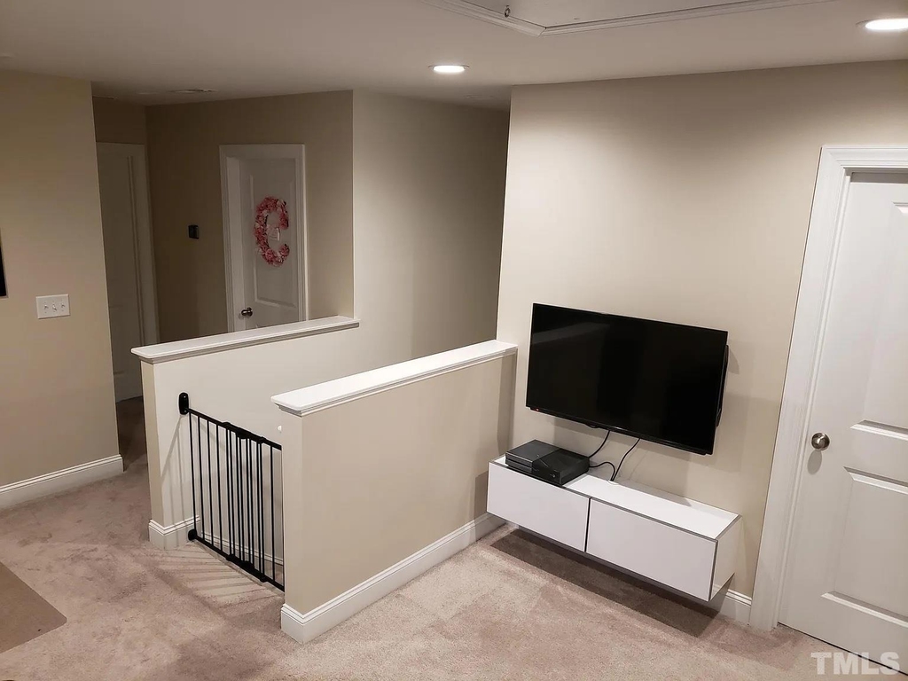 419 Alamosa Place - Photo 9