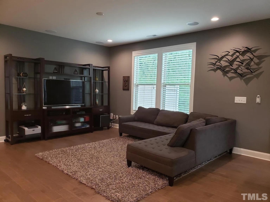 419 Alamosa Place - Photo 4