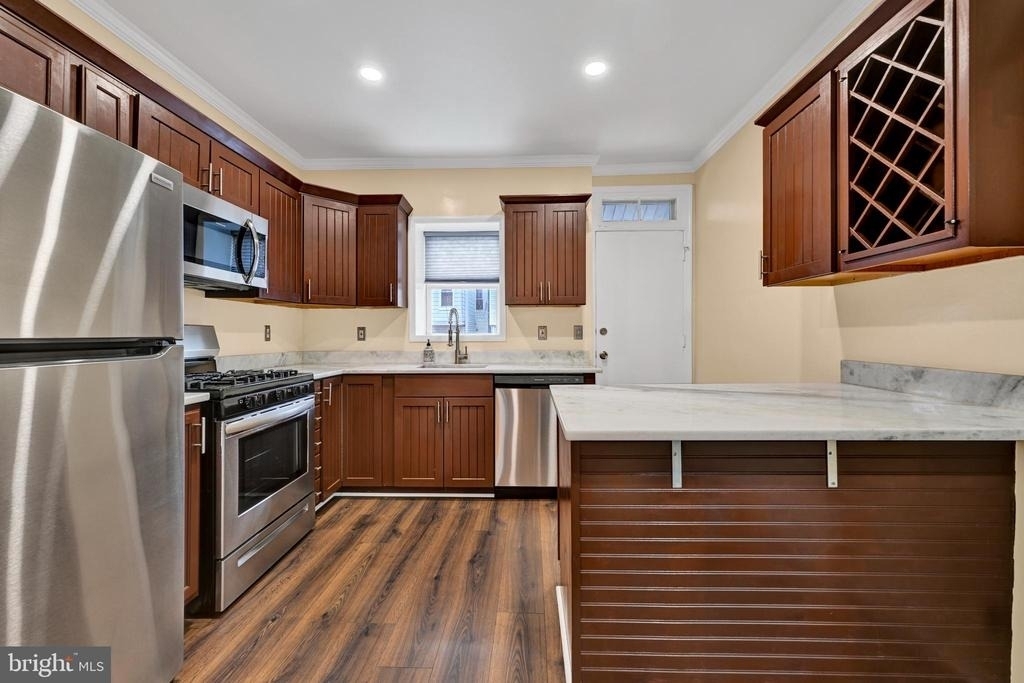 127 N Glover Street - Photo 0