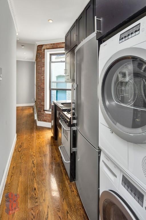 2 Bedrooms | 1 Bathroom | Prime Manhattan Location - Photo 4