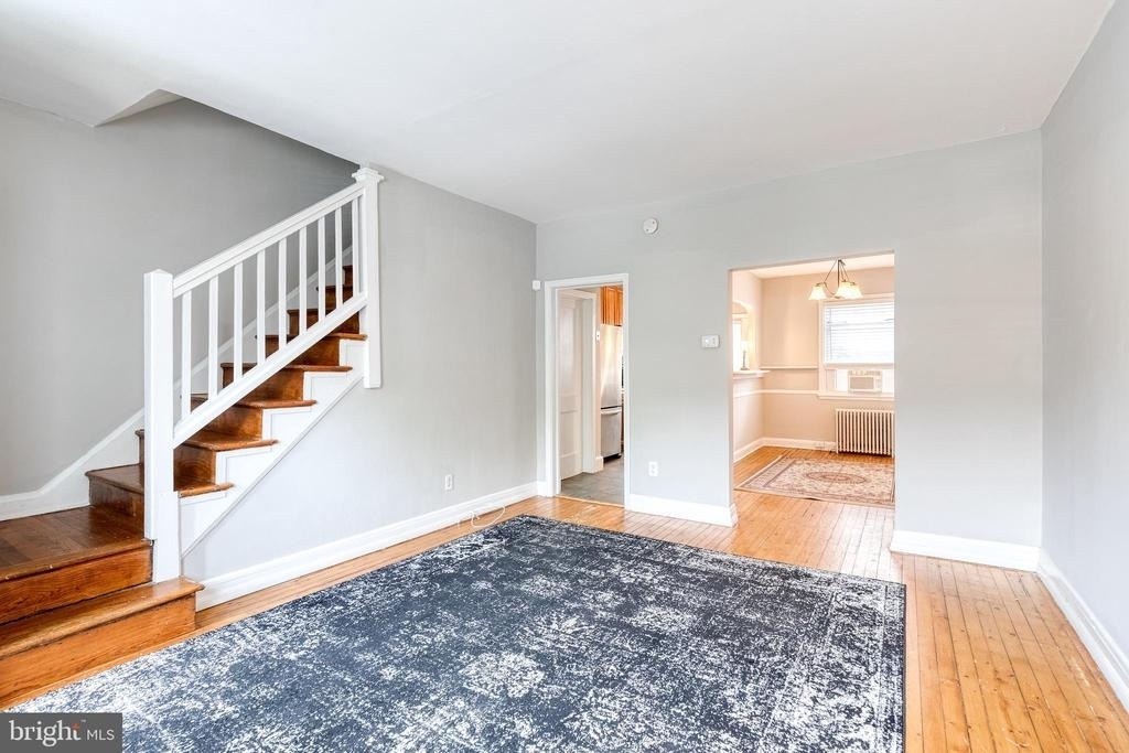 1011 W 42nd Street - Photo 1