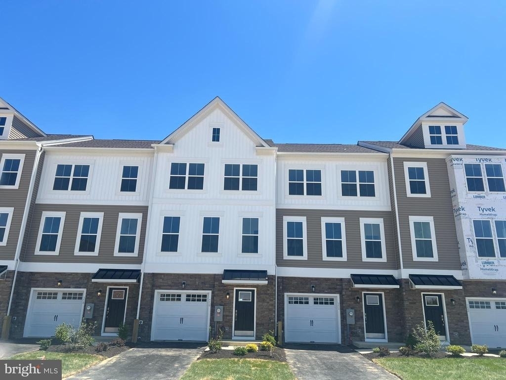 756 Rosler Way - Photo 0