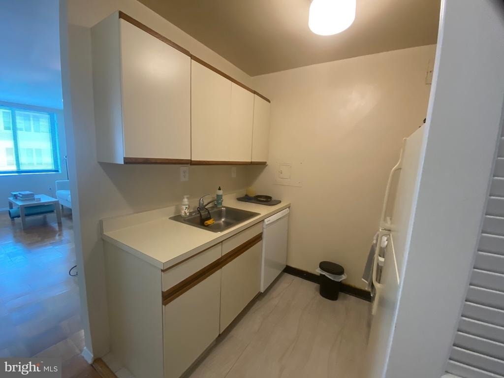 2030 F Street Nw - Photo 6