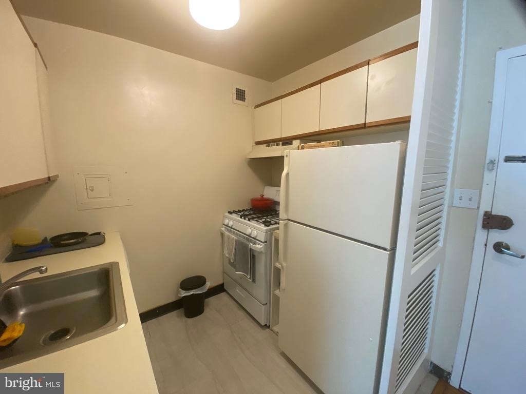 2030 F Street Nw - Photo 4