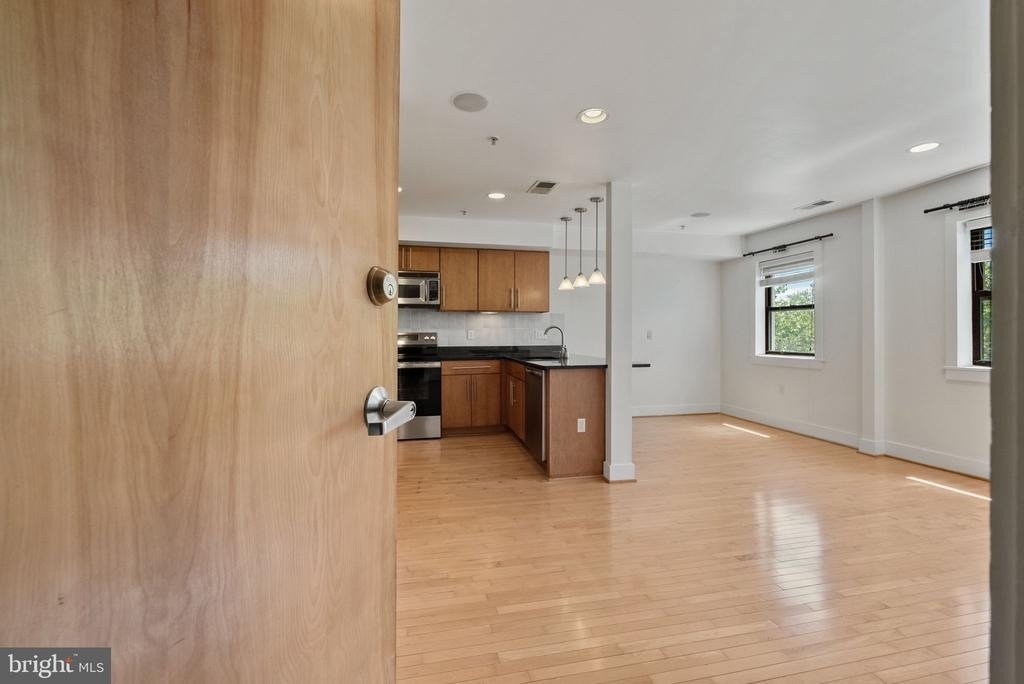 1524 Independence Avenue Se - Photo 4