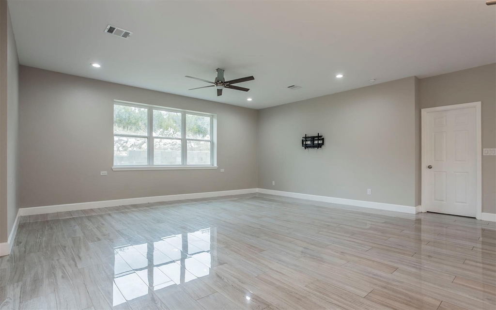 2718 Leslie Ln - Photo 3