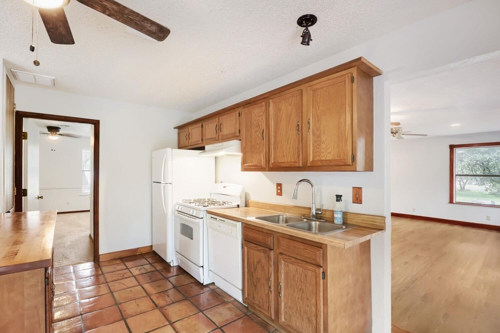 16109 Awalt Dr - Photo 8