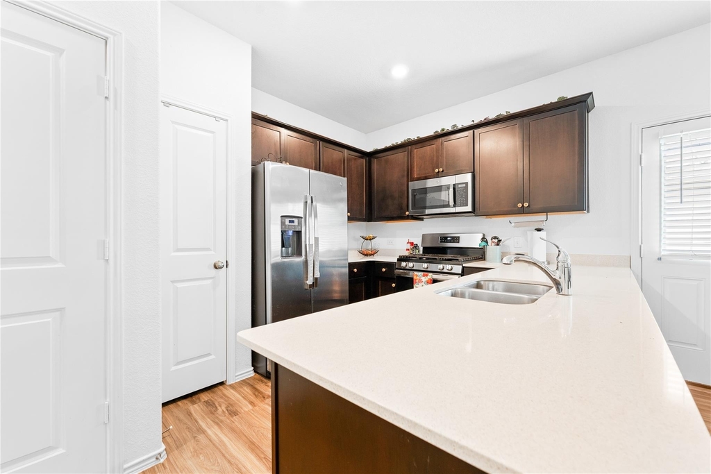 6009 Jagger Ave - Photo 12