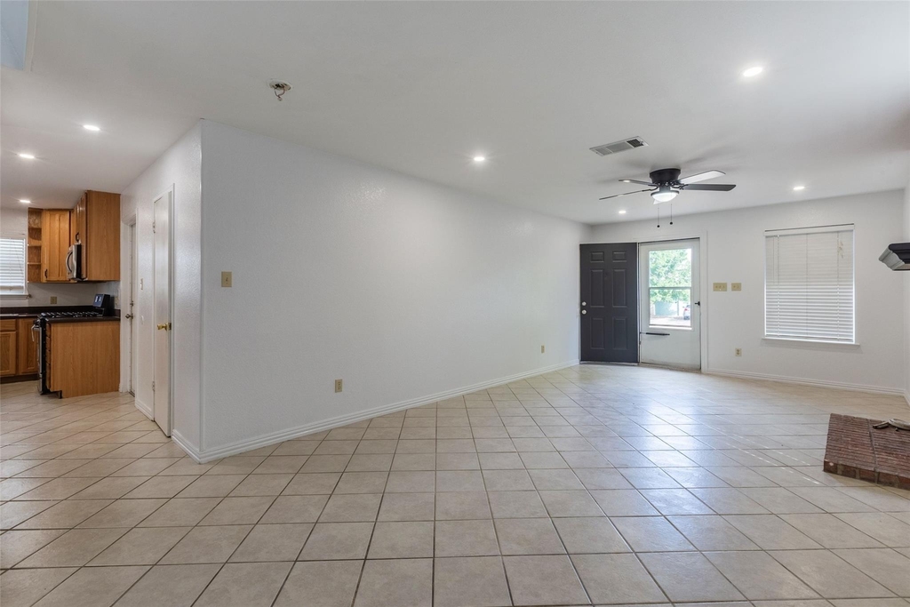 8506 Bisbee Ct - Photo 2