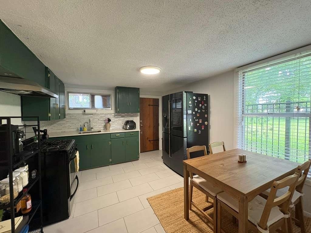1101 Holly St - Photo 16