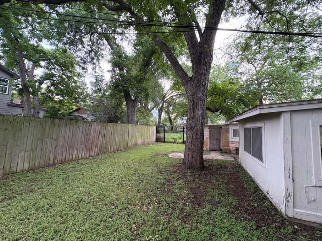 1101 Holly St - Photo 20