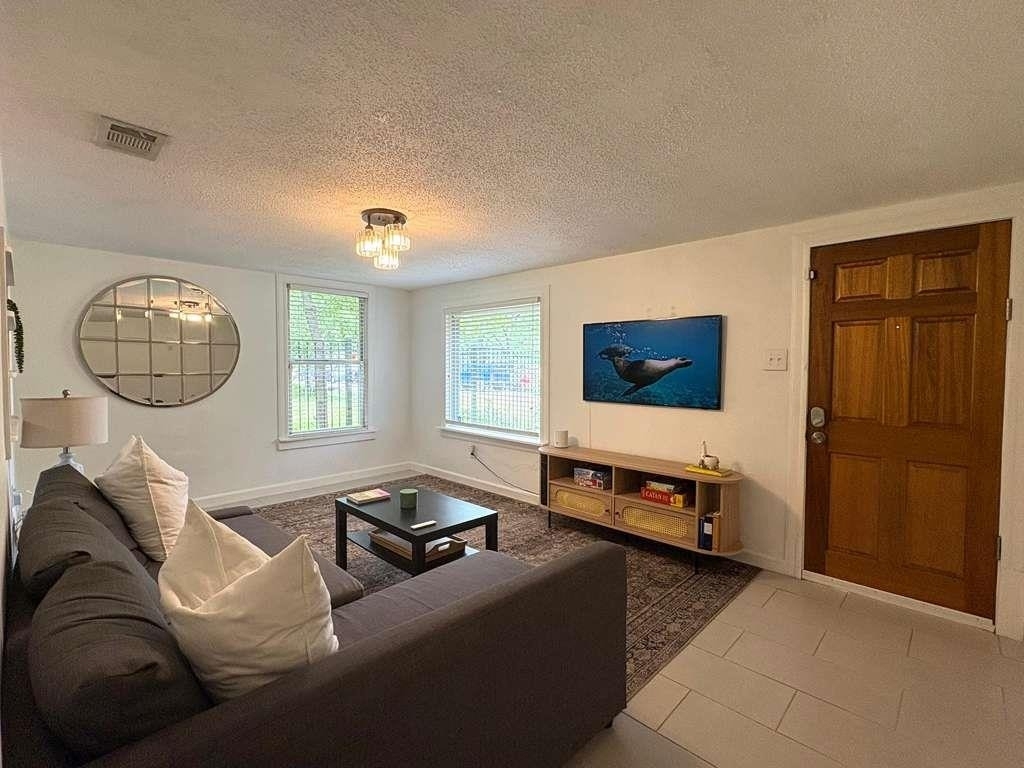 1101 Holly St - Photo 15