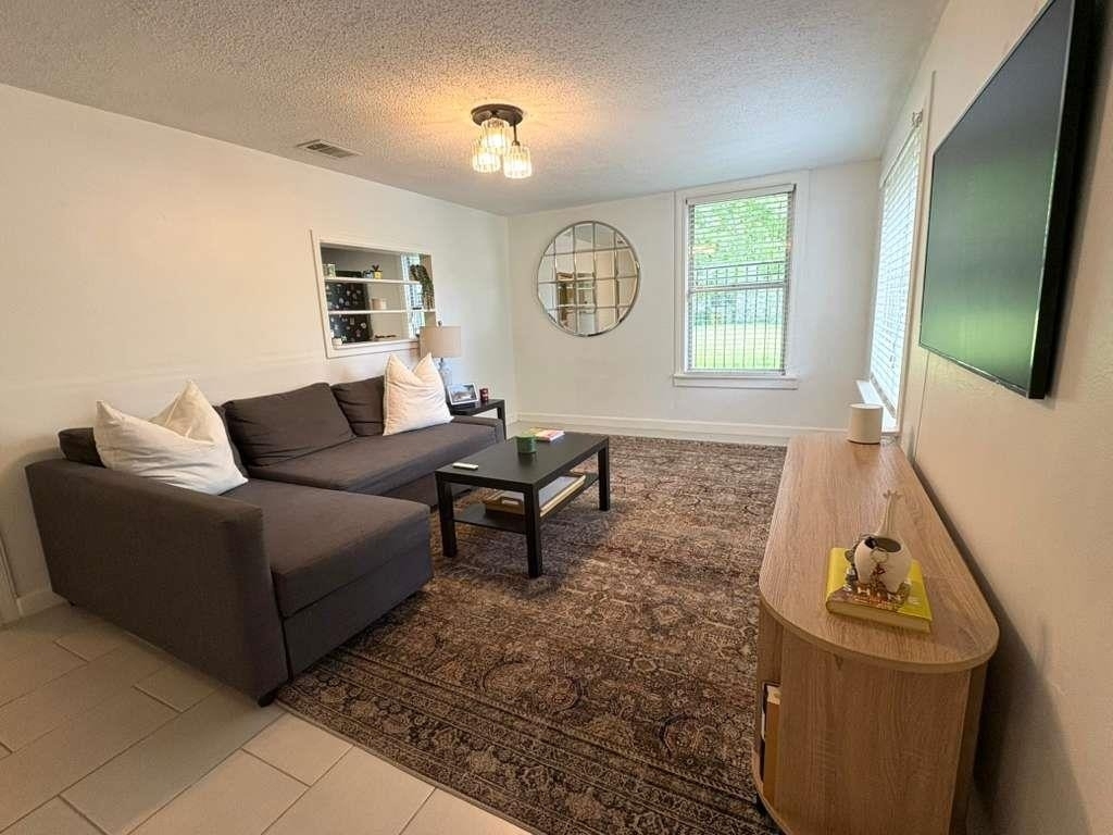 1101 Holly St - Photo 1