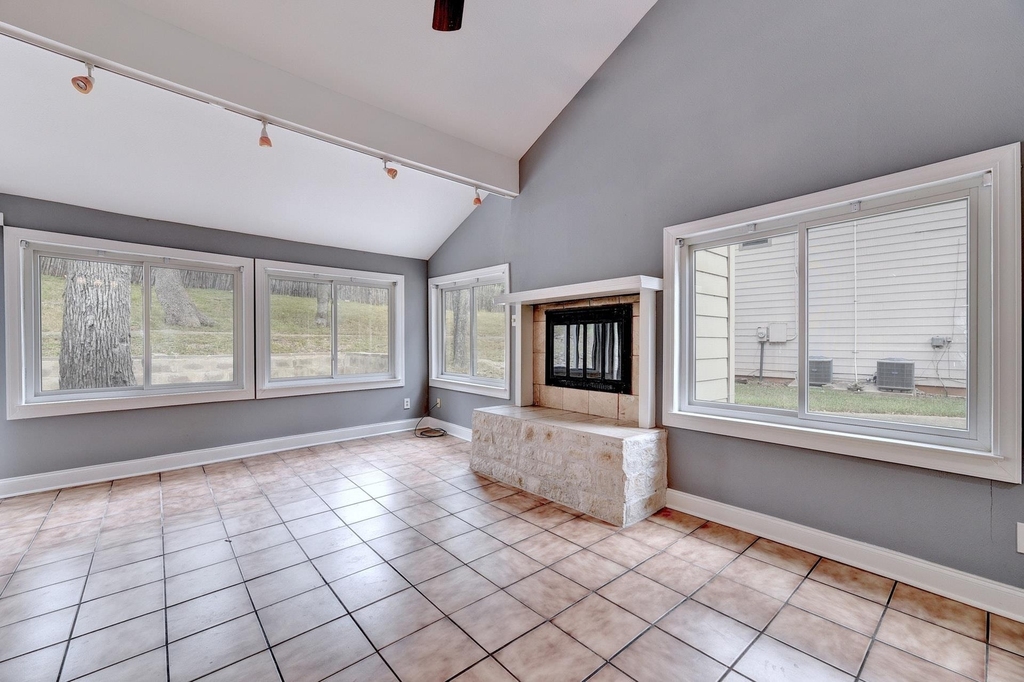 31 Marina Cir - Photo 5