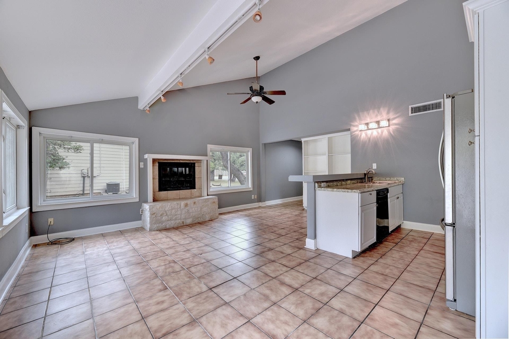 31 Marina Cir - Photo 8